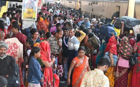 रेलवे स्टेशन बना कुरुक्षेत्र, ट्रेन में बैठने को लेकर घमासान.