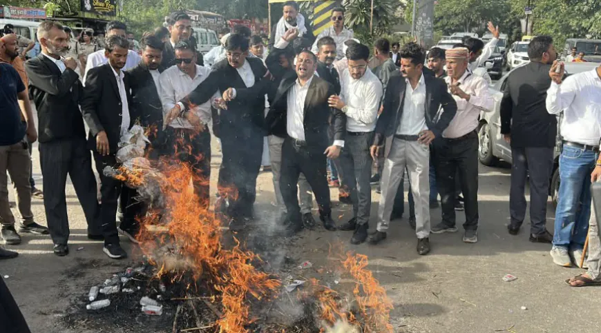 ग्वालियर में आंबेडकर पर विवादित टिप्पणी से मचा बवाल, FIR दर्ज, हुए विरोध प्रदर्शन