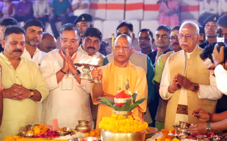 काशी में देव दीपावली पर जगमगाए 25 लाख दीये